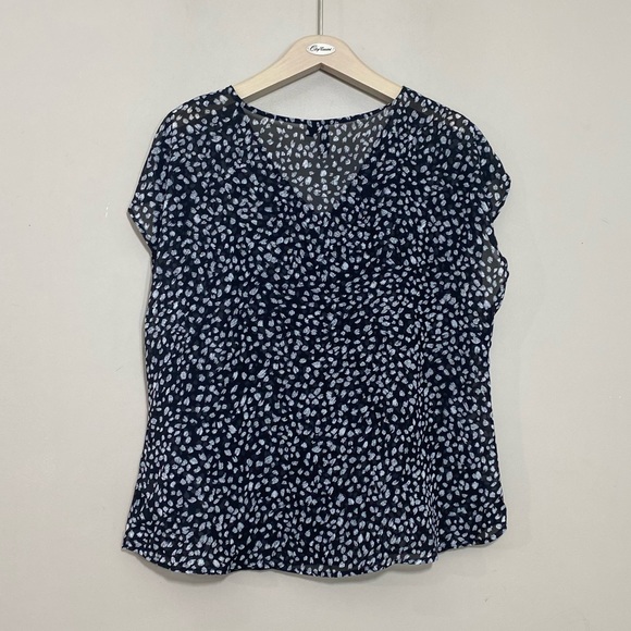 NWOT Relativity || Woman’s sleeveless buttons down sheer blouse size 2 x - Picture 2 of 5